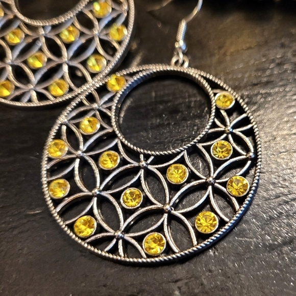 NWT Round Lemon Yellow Crystal Silver Drop Earrings - Picture 10 of 15
